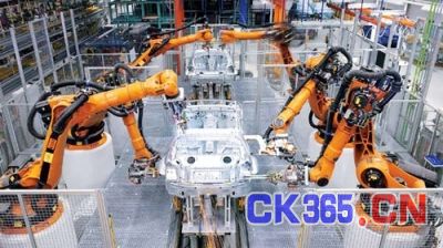 工业机器人广泛运用于汽车制造。