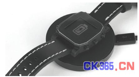 图1：具有无线充电功能的智能手表。