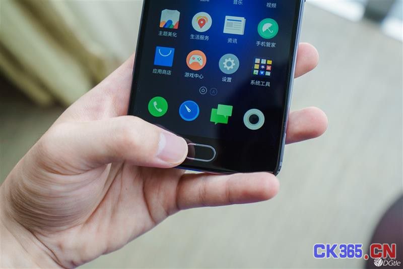 魅蓝E开箱上手体验：1299元！ 超越Note 3