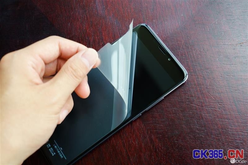 魅蓝E开箱上手体验：1299元！ 超越Note 3