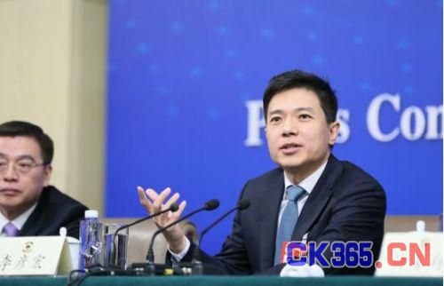 人工智能首次写入政府工作报告 李彦宏提案创造了四个“最”