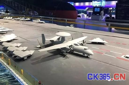 空警-600舰载预警机模型(图源于网络)