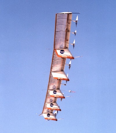 “太阳神”飞机将配备电信设备并在空中连续飞行六个月。
