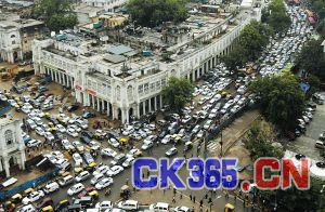 7月31日，印度首都新德里市中心由于停电引发了大面积的交通拥堵。